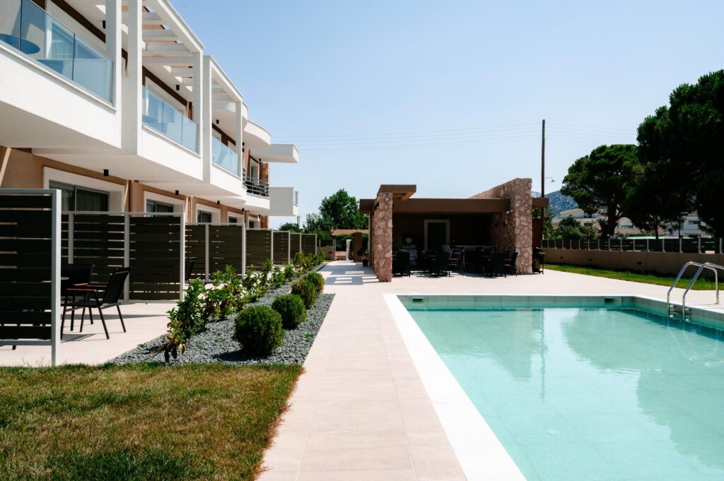 Direct access to the pool